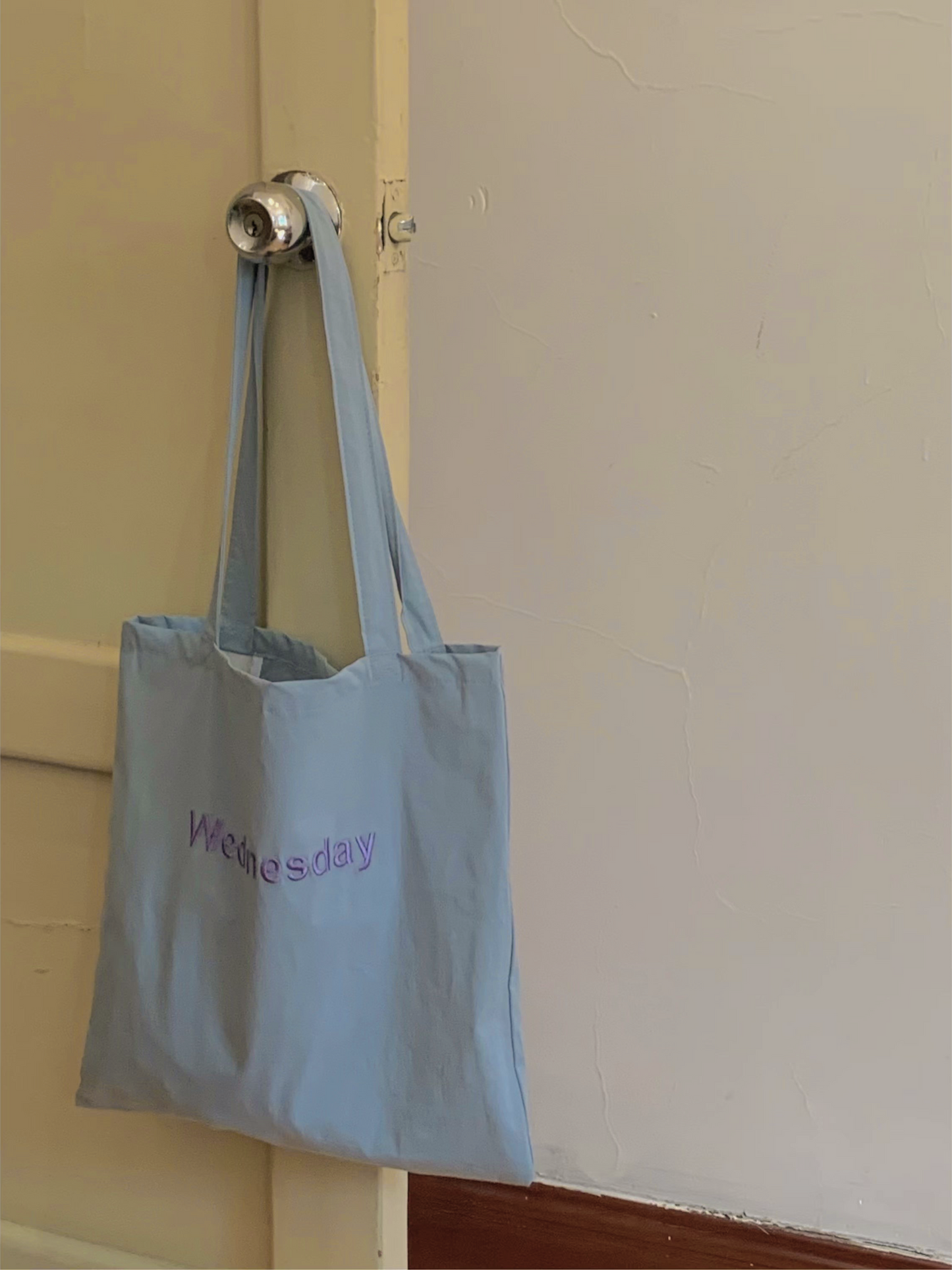 Bolso de mano del martes