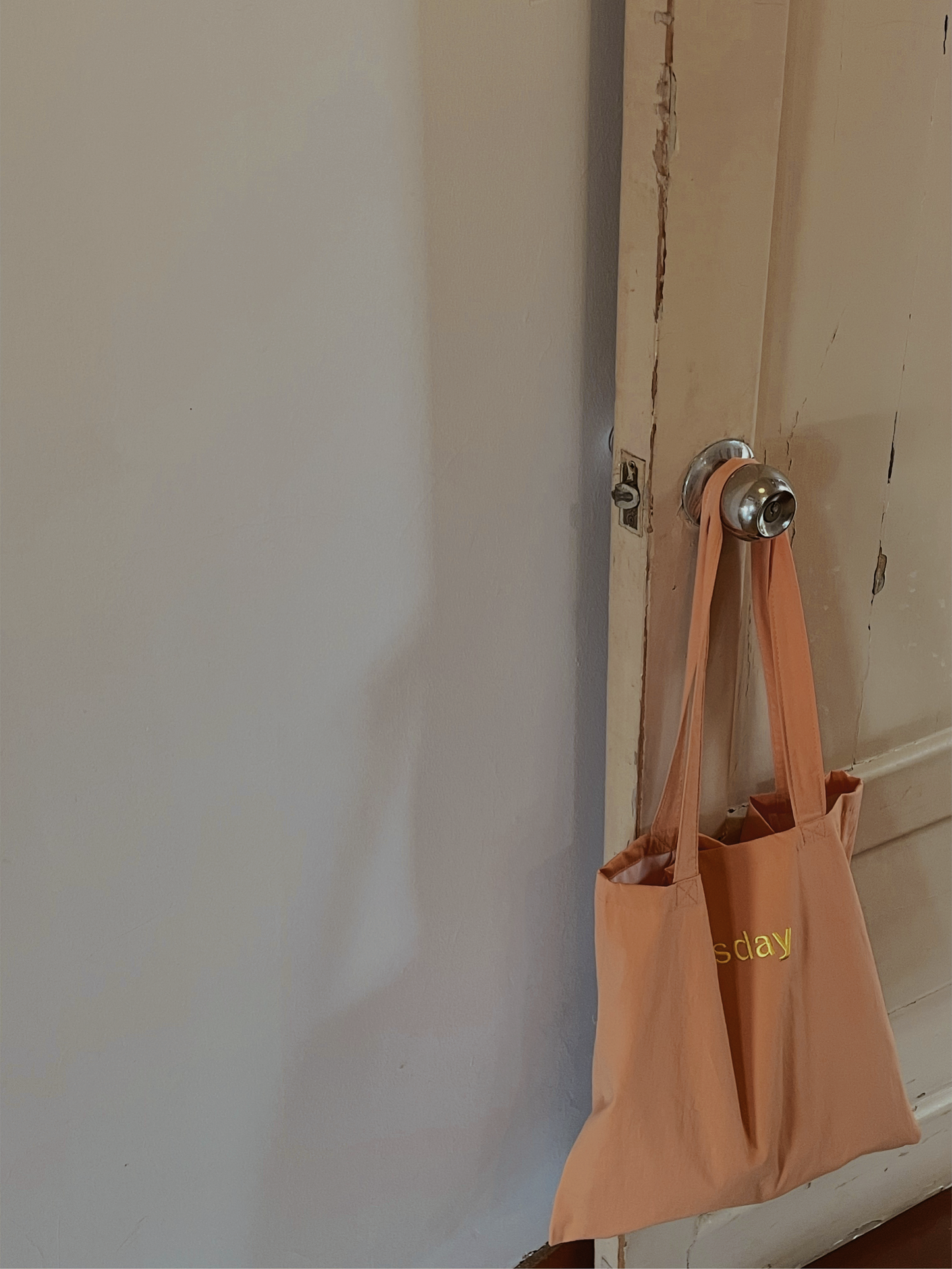 Bolso de mano del martes