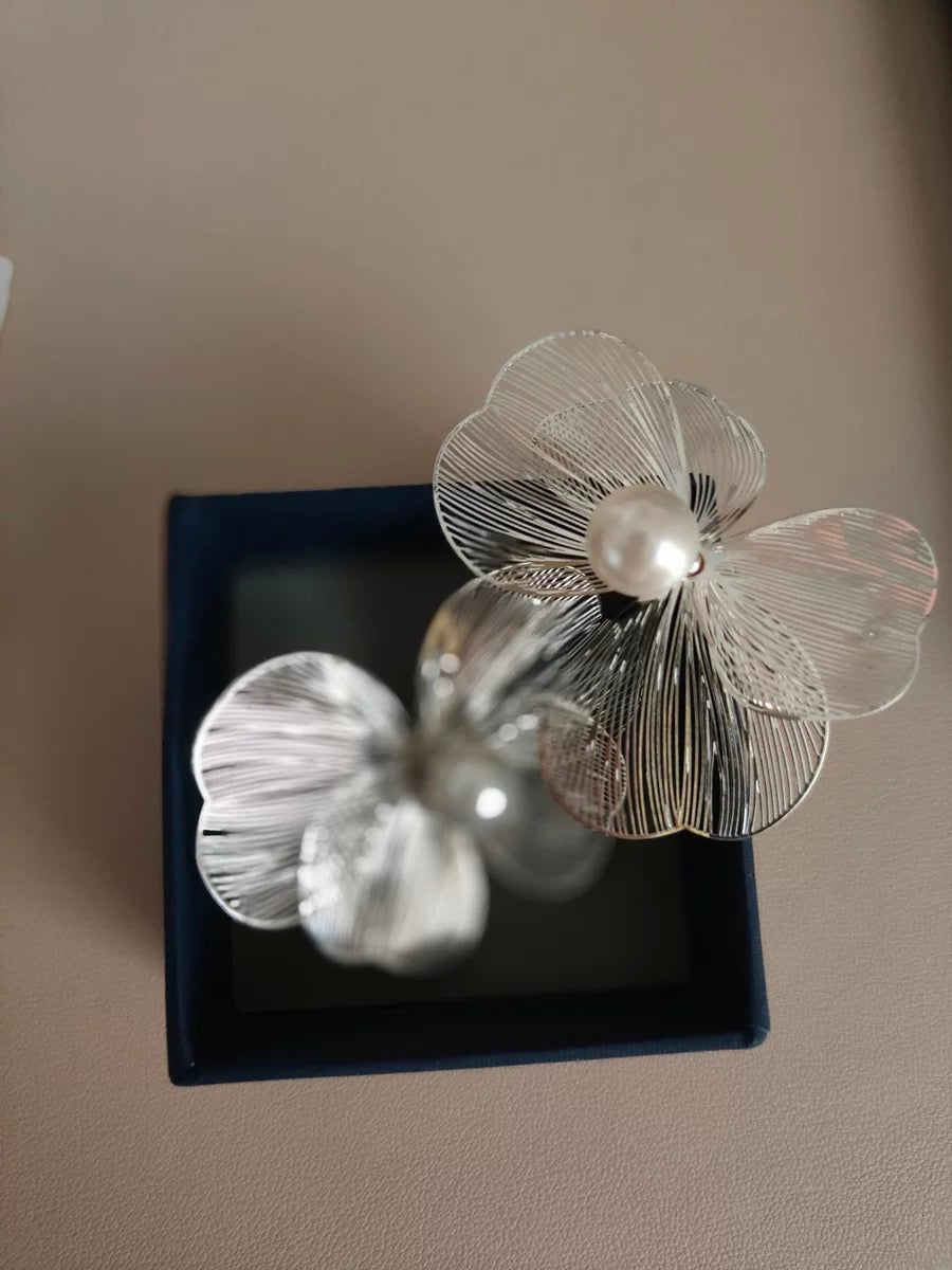 Silver Petal