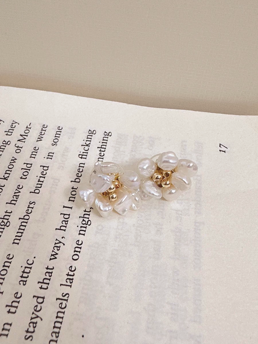 Organic Baroque Pearl Flowers